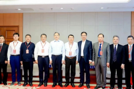 杨超理事长出席第六届中国能源产业发展年会 
